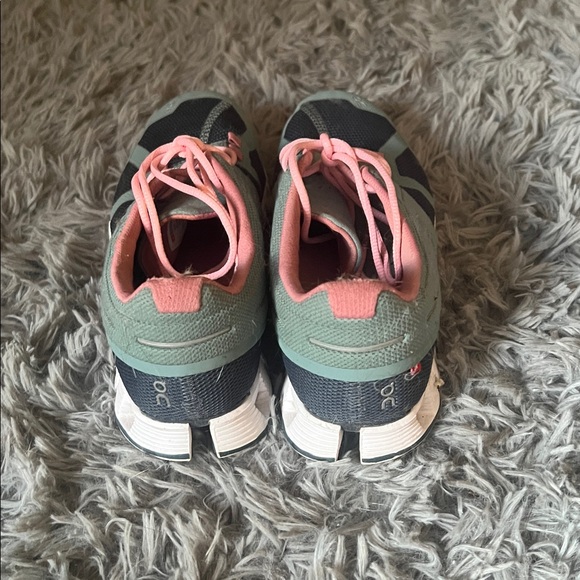 • On Running • - Picture 3 of 5